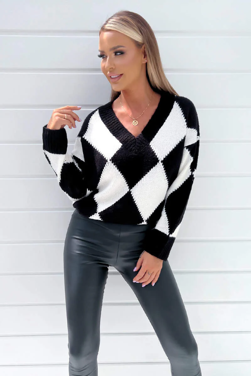 Black And White Geo Diamond Pattern V Neck Long Sleeve Knitted Jumper - Swimclubus